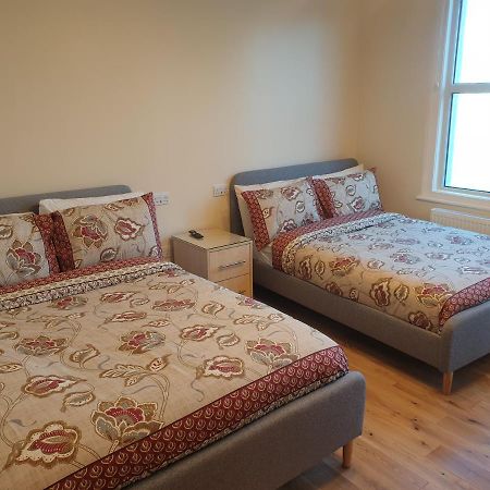London Luxury Spacious 2 Bedroom Apartment 4 Mins From Ilford Stn. Free Parking Exteriér fotografie