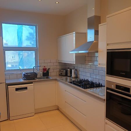 London Luxury Spacious 2 Bedroom Apartment 4 Mins From Ilford Stn. Free Parking Exteriér fotografie