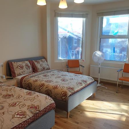 London Luxury Spacious 2 Bedroom Apartment 4 Mins From Ilford Stn. Free Parking Exteriér fotografie