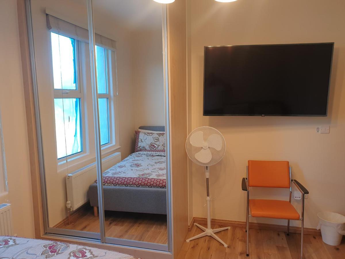 London Luxury Spacious 2 Bedroom Apartment 4 Mins From Ilford Stn. Free Parking Exteriér fotografie