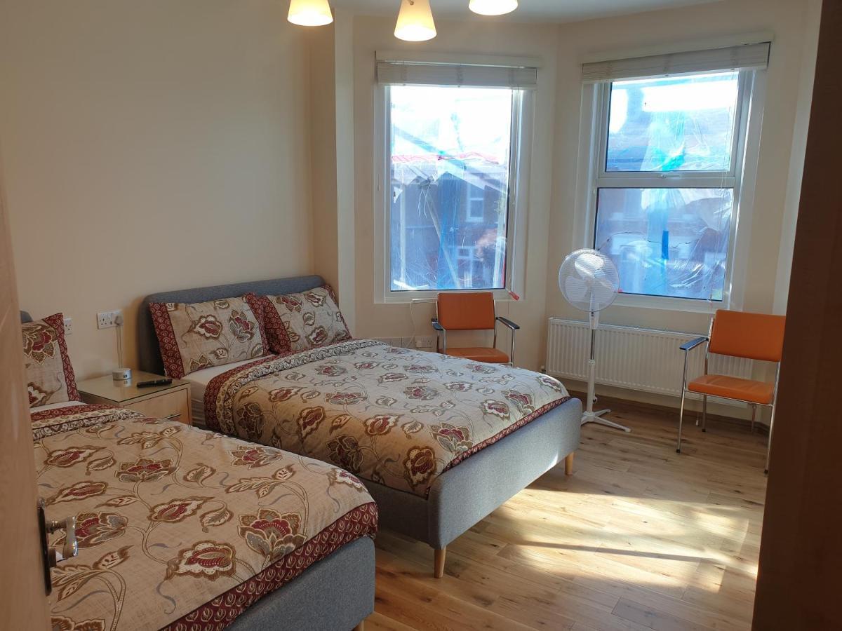 London Luxury Spacious 2 Bedroom Apartment 4 Mins From Ilford Stn. Free Parking Exteriér fotografie