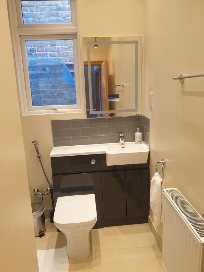 London Luxury Spacious 2 Bedroom Apartment 4 Mins From Ilford Stn. Free Parking Exteriér fotografie